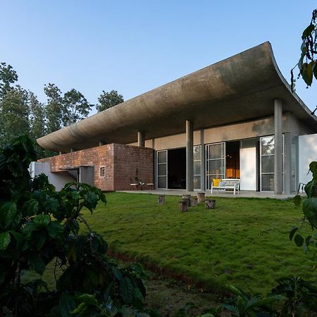 Saffronstays Cafella- A 3-Bdr Elliptical-Roof Villa In Chikmagalur Mudigere Kültér fotó