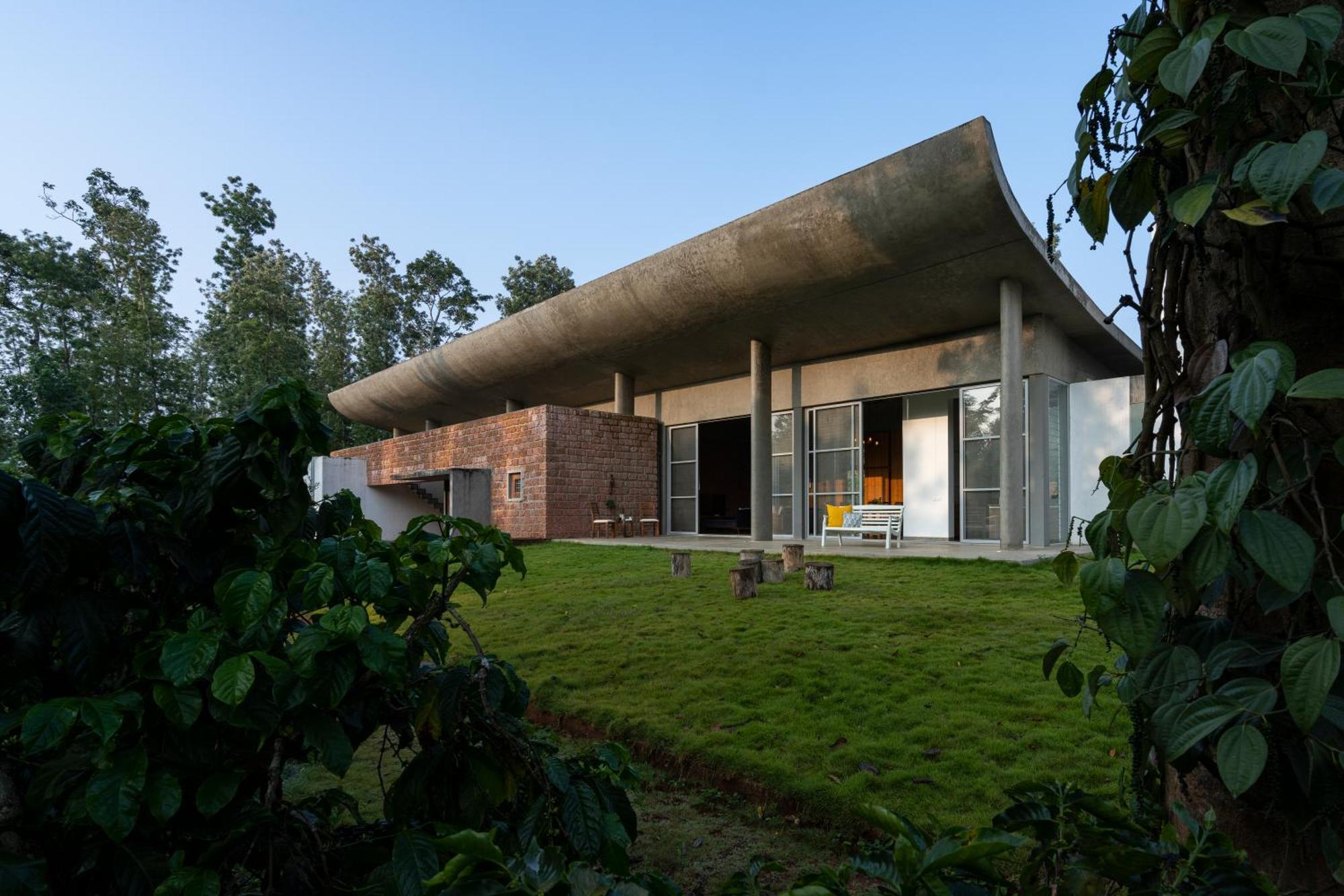 Saffronstays Cafella- A 3-Bdr Elliptical-Roof Villa In Chikmagalur Mudigere Kültér fotó